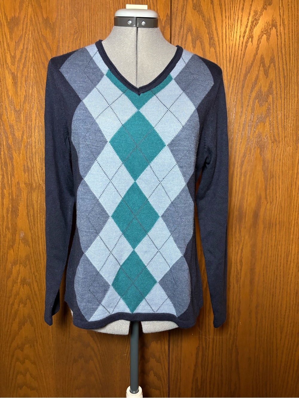 Croft & Barrow women’s Navy V-Neck Argyle Sweater - medium